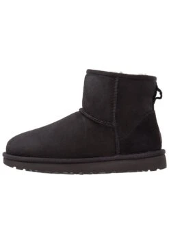 Ugg Classic Mini - Korte Laarzen - Black -Deals Shoes Store 0150a9cbf5e04ace9e0d0db2677121fc