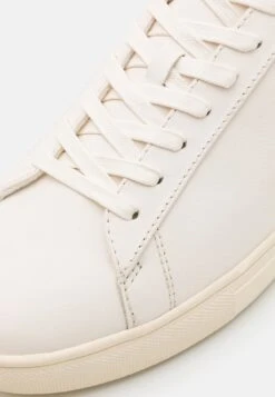 Clae Bradley Unisex - Sneakers Laag - Off-White/Vanilla Terry -Deals Shoes Store 056d6f020a374665971e64132c0f303b