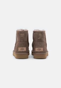 Ugg Classic Mini - Korte Laarzen - Caribou -Deals Shoes Store 057e19e4387449bdb4cf9b9d66cb6544