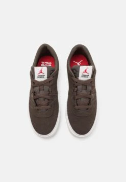 Jordan Series Es - Sneakers Laag - Dark Chocolate/Sail/University Red/White/Light Brown -Deals Shoes Store 0c2dd9ff3b4c463aa83ccc87a50704a5