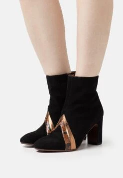 Chie Mihara Eliya - Enkellaarsjes Met Hoge Hak - Black