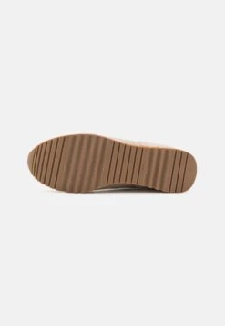 Marco Tozzi Sneakers Laag - Dune Comb 10 Marco Tozzi Sneakers Laag - Dune Comb -Deals Shoes Store 2ce210aaa4b045569b49339aebd90470