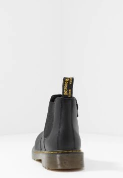 Dr. Martens Chelsea Boot Youth - Korte Laarzen - Black -Deals Shoes Store 2f8dbb9d395d4593a274a5c5de7c9415