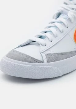 Nike Sportswear Blazer Mid '77 Bg Unisex - Sneakers Hoog - White/Safety Orange-Wolf Grey-Black -Deals Shoes Store 34cc06c58aa64484964561c66ccdd090