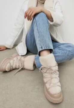 Snowboots- Moonlight