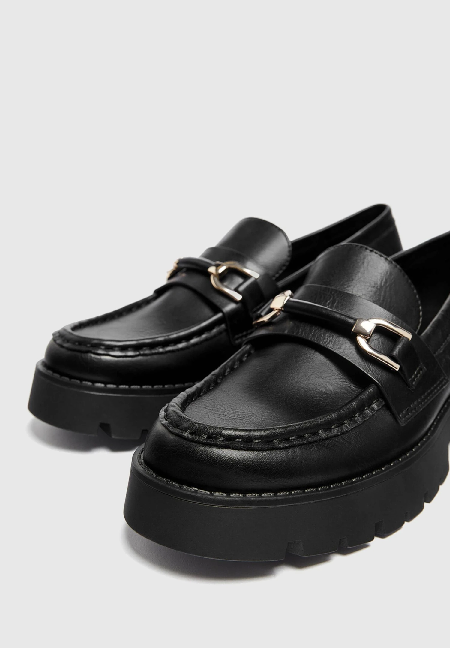 PULL & BEAR Mit Metallapplikation - Instappers - Black 5 PULL & BEAR Mit Metallapplikation - Instappers - Black - Image 5