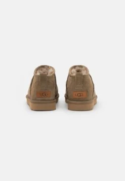 Ugg Korte Laarzen - Marrone 12 Ugg Korte Laarzen - Marrone -Deals Shoes Store 55d033a2145a4c5d840dfd15f0ca981f