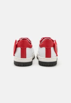 MOSCHINO Unisex - Sneakers Laag - White/Red -Deals Shoes Store 58528537a29c4f5ea966779119464530