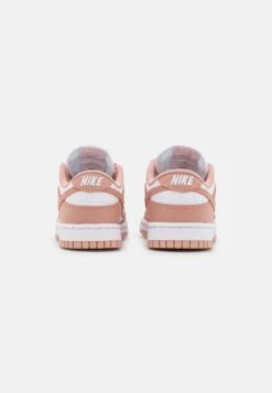 Nike Sportswear Dunk- Sneakers Laag - White/Rose Whisper -Deals Shoes Store 7c2bbcc30f294bd792e4d07805cf600a
