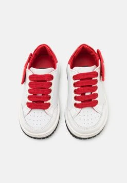 MOSCHINO Unisex - Sneakers Laag - White/Red -Deals Shoes Store 8250dabc00004c19a63c7c378ef2f913