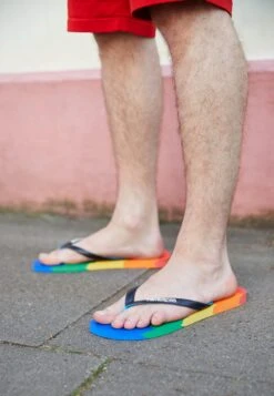Havaianas Logomania Unisex - Teenslippers - Gradient Rainbow 14 Havaianas Logomania Unisex - Teenslippers - Gradient Rainbow -Deals Shoes Store 985cb33bdd954a53a39fad63f79e337e