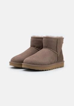 Ugg Classic Mini - Korte Laarzen - Caribou -Deals Shoes Store 9c65b76e6a15411b8691393e7d43c93a