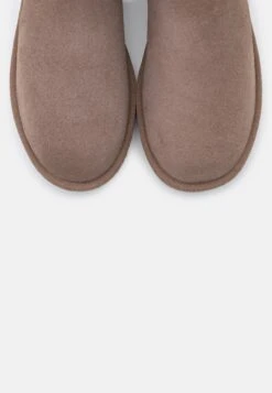 Ugg Classic Mini - Korte Laarzen - Caribou -Deals Shoes Store aa5d8cf4fcde4b8db2fcece63b7d375a