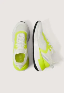 Oysho U Run Stb - Sneakers Laag - Neon Yellow -Deals Shoes Store be9debacf99b4bafbe151ee6e74118db
