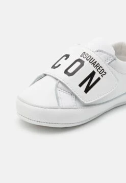 DSQUARED2 Unisex - Babyschoenen - White/Black 11 DSQUARED2 Unisex - Babyschoenen - White/Black -Deals Shoes Store c704b7262a6845f99c96e73c0c2c8682