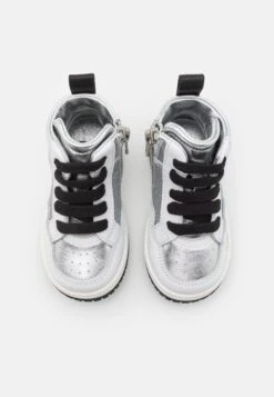 MOSCHINO Unisex - Sneakers Hoog - Silver/White/Black -Deals Shoes Store c85ae855617b41ebafb9e10a63be96e9