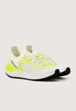 Oysho U Run Stb - Sneakers Laag - Neon Yellow -Deals Shoes Store d8e6e902165e4f55aea7c0023b778259