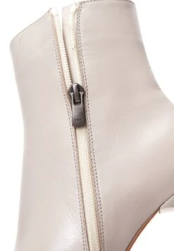 Enkellaarsjes Met Hoge Hak - Cream -Deals Shoes Store dbbaa0e9d0b24b90a832c80064d74c75