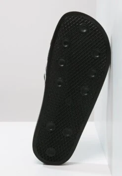 Adidas Originals Adilette Unisex - Muiltjes - Black/White 10 Adidas Originals Adilette Unisex - Muiltjes - Black/White -Deals Shoes Store f15cc37f92de4de7a4a1392661518046