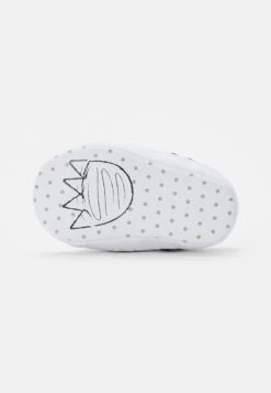 Lacoste Sideline Crib Cub Unisex - Babyschoenen - White/Navy -Deals Shoes Store f3ea16ceb4c6485fa6d6befc174c44fd